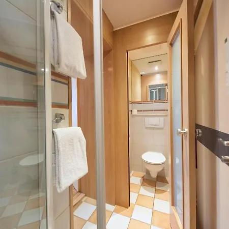 Achat Sternhotel מלון