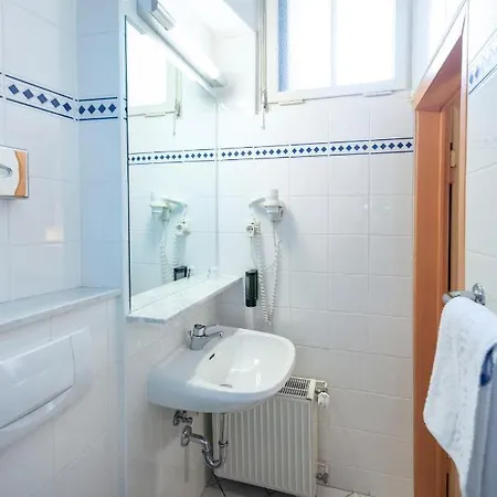 Achat Sternhotel מלון בון